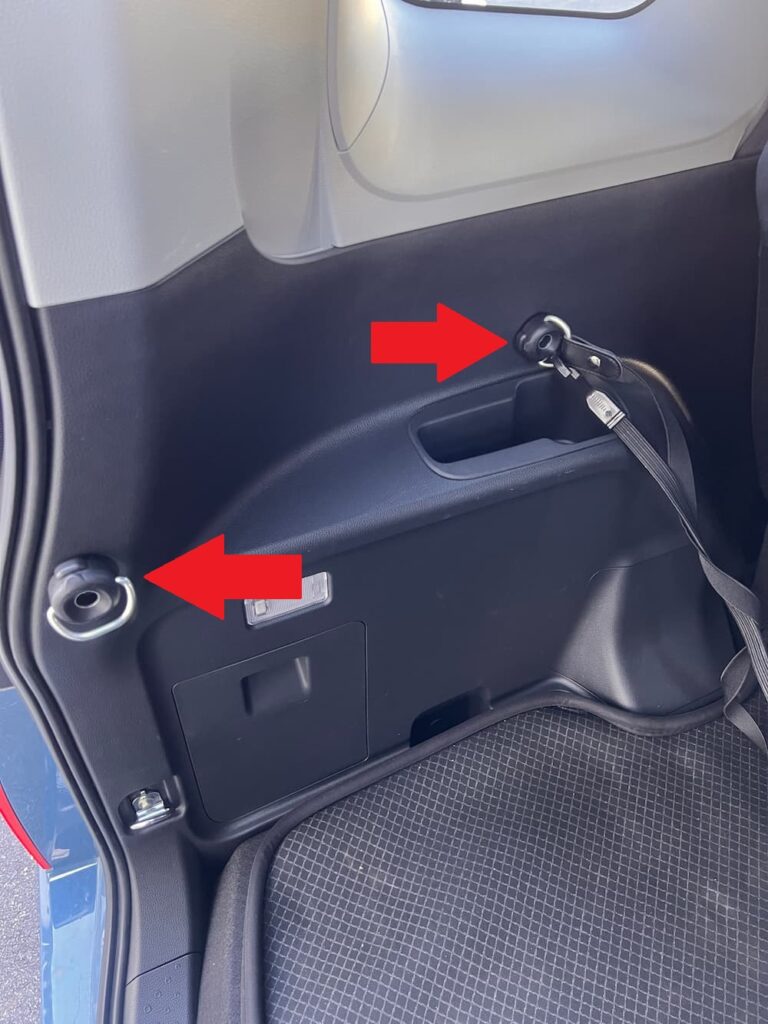 車のトランクで軽量ベビーカーが倒れる問題｜100均のバンドと 